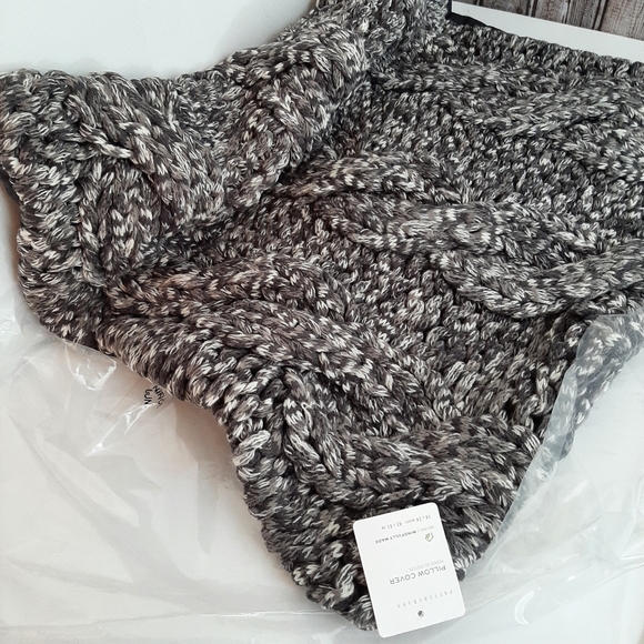 Pottery Barn Colossal Handknit Pillow Cover (1 pillow cover) Heather Gray - Picture 3 of 14